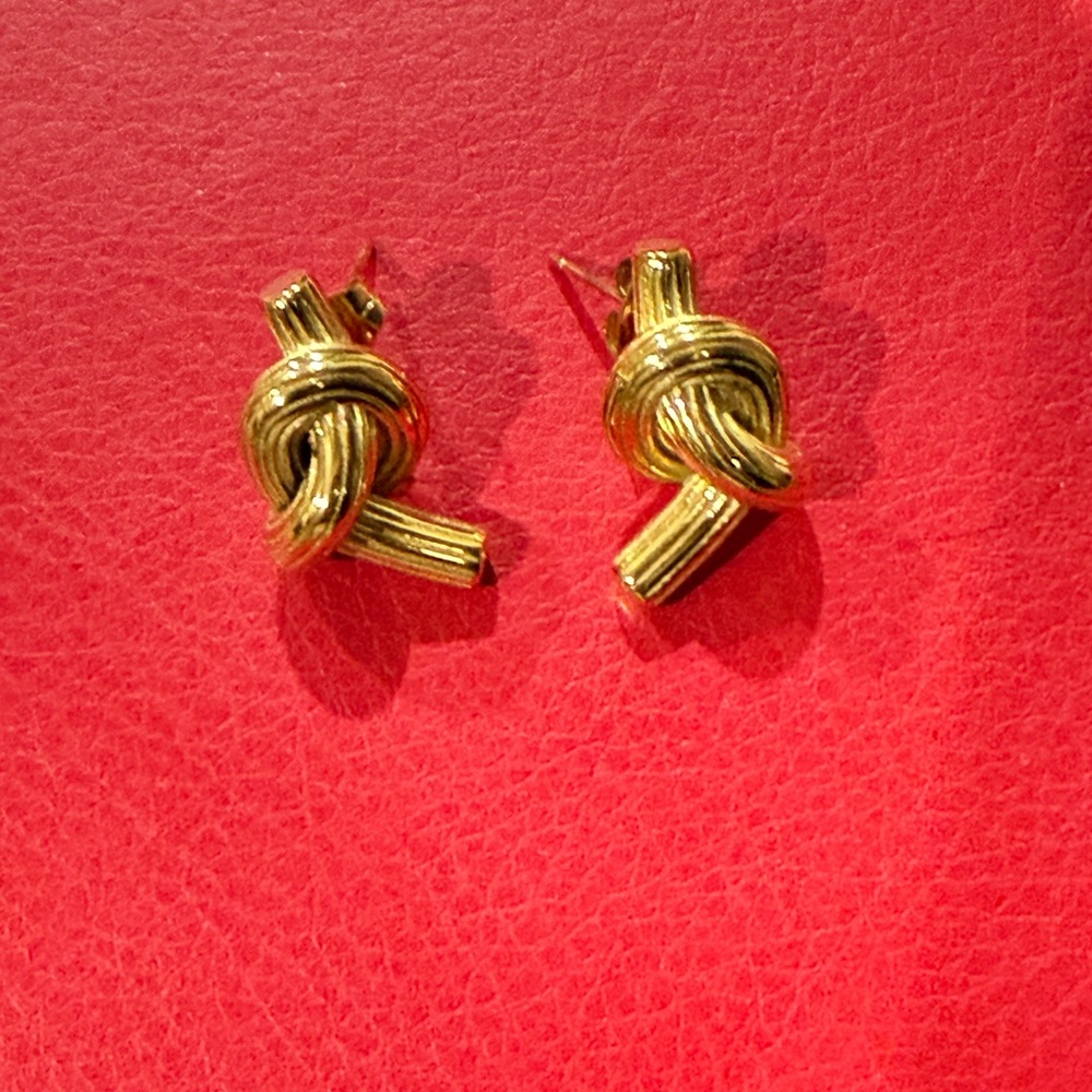 Elegant Gold Knot Earrings